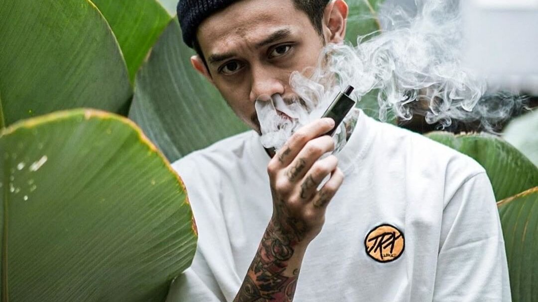 vladdinvapor's tweet image. Boom! Tiny vape with big vapor. 
#vladdin #vape