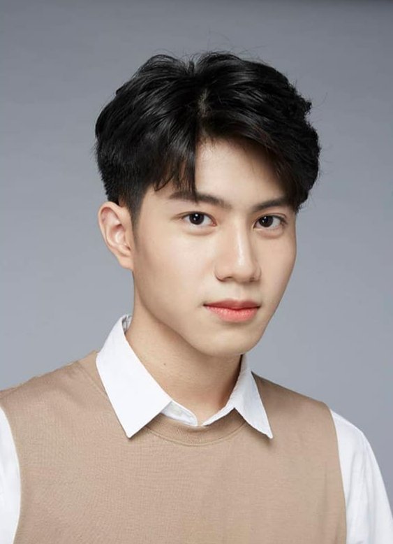 ☆ banknuttawatt thanatavieprasarth / march 24, 2003 / 180 cm / 61 kg / @ bank_nuttawatt (ig) / @ banknuttawatt (twt)- his fav color is pastel- his fav food is fried rice, meat- his hobby is play basketball and rising animals