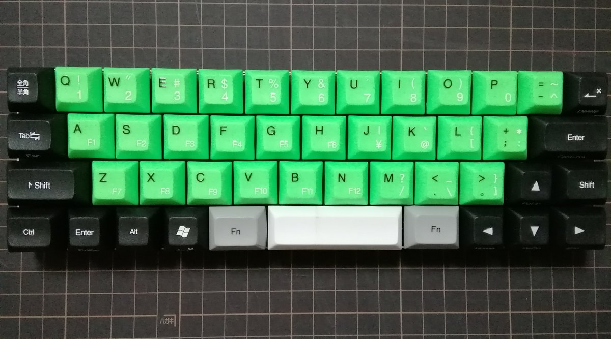 r_feather1350's tweet photo. 突然ですが自分のキーボードを晒してみます。というのもこの度VORTEX COREという特殊キーボードを購入してちまちまカスタマイズを行っていたのがようやくいい感じになったので……つまりは見て見てって事ですね。40%キーボードと呼ばれるジャンルです。コンパクト好きな方におススメ……! #VortexCore https://t.co/o1D1dgoO9s