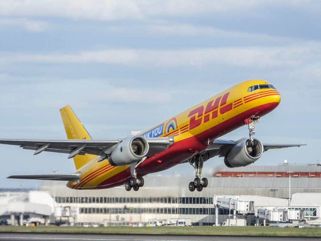 Hello and good morning to everyone from all of us at Heathrow Airport! If you're visiting us this week, we'd strongly advise visiting our website for useful travel information: https://t.co/QqK4N3DkP3 https://t.co/M75wwhWXJ8