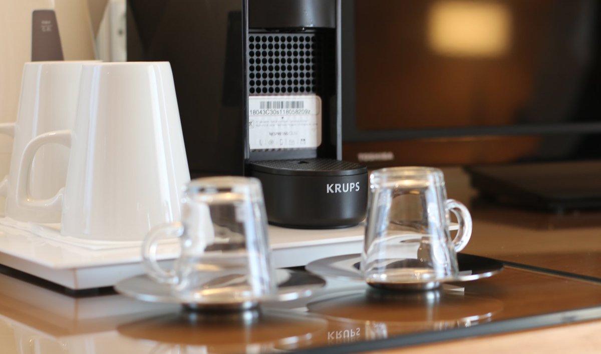 TerrazaGrup's tweet photo. A les nostres suites i suites superiors hi trobaràs una cafetera @Nespresso i les nostres infusions de @TeGustInfusions 
 de l’Empordà perquè et sentis com a casa. 
https://t.co/c6ZQBorvv2 
#terrazagrup #benvinguda #aRoses #visitroses #hotel #costabrava #Empordà https://t.co/GV3wUG6CE2