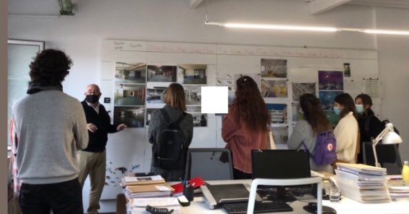 Vitallerarq's tweet photo. Ahir, #25Oct20 hem compartit amb més de 100 visitants, els espais i experiències de @Vitallerarq durant el festival
@48hOpenHouseBcn 

Gràcies a tothom per l'interès i per fer-ho de manera segura👏🏻
#vitallerarq #arquitecturasanitaria #espaiserrahima #CulturaSegura https://t.co/XasDuJVERk