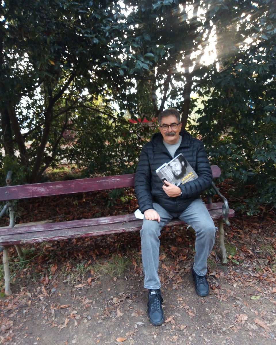 CurosoRoberto's tweet photo. Amici del Liceo artistico Biella ieri in Burcina a Pollone #pollone #lucianomaronpot #sandrun #foliageautunnale #art #marcomaronpot #robertocuroso #2020 #contemporaryart https://t.co/PSP1pwLExs