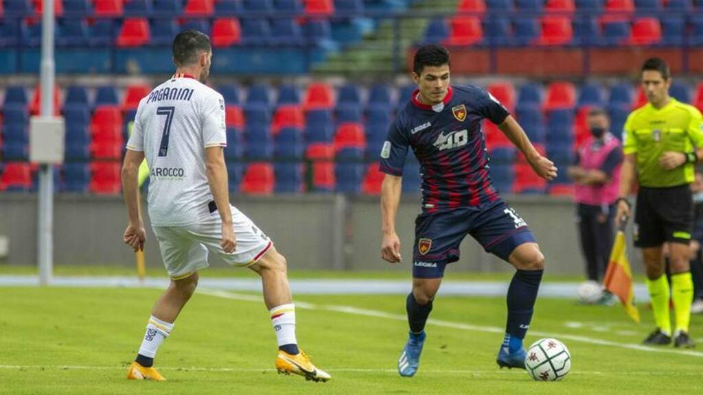 Tante occasioni, solo due gol: Cosenza-Lecce finisce pari. Rinviata Cremonese-Brescia https://t.co/Kic6k3NiVX https://t.co/NTl2azVWGC
