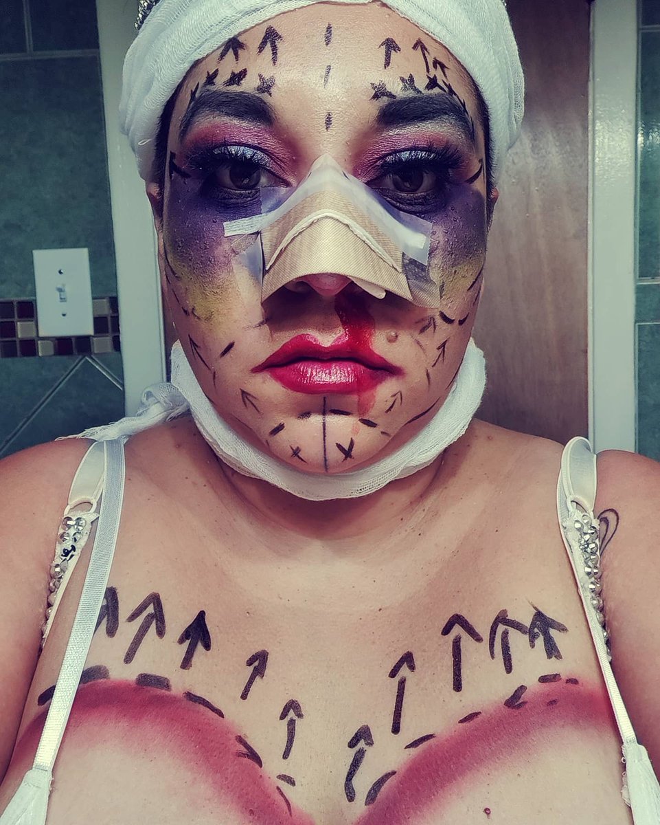 soypapichurro's tweet photo. Thanks for tuning into @MadamLPurchase 's Die Felicia tonight! I'm glad you enjoyed my Angry Princess act from 13 Ghosts! I hoped it made you scream! #Halloween #makeup #horror #horrordrag #dragula #angryprincess #cosplay #HorrorMovies #13ghosts https://t.co/6fEChpCJee