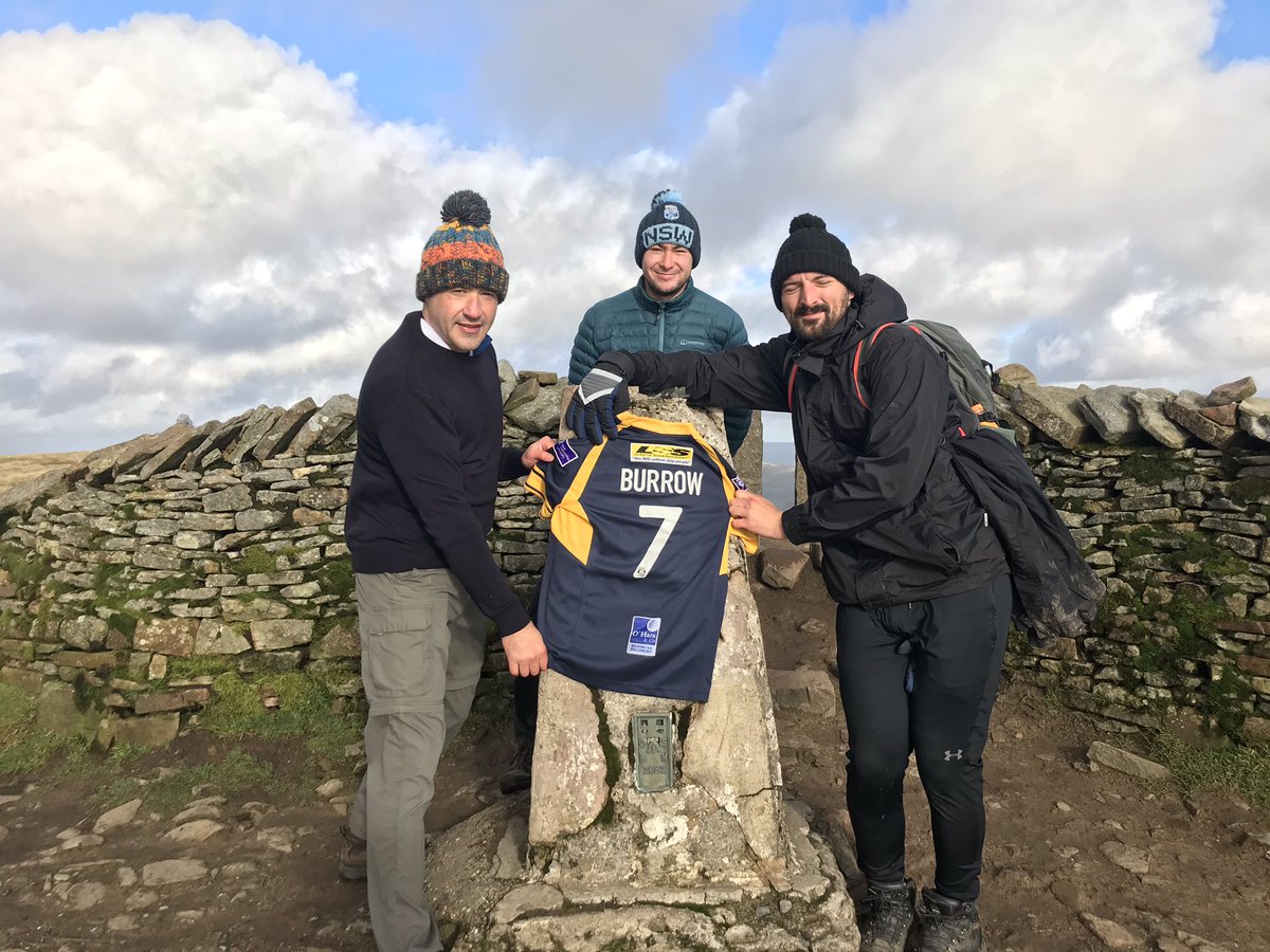 keppel10's tweet photo. Well we did it, each peak with the @BurrowSeven top, brilliant by all involved and we raised over £3000 😃 still time to donate if you wish too via the link https://t.co/oSWXMrWI9o   #Mndawareness #RobBurrow #Yorkshire #leeds7 https://t.co/jjsoaAv9Lk