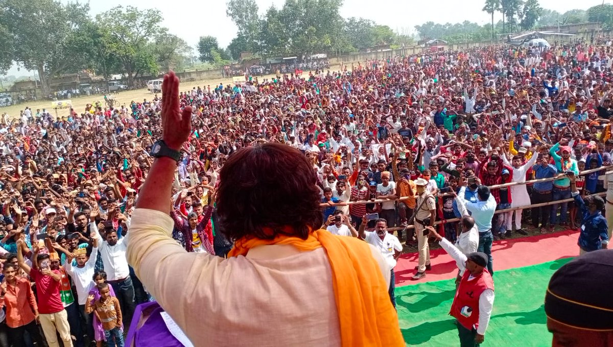 ravikishann's tweet photo. बिहार चुनाव प्रचार में आज #रजौली विधानसभा से #भाजपा प्रत्याशी श्री कन्हैया कुमार जी लिए विशाल जनसभा को संबोधित किया। साथ में भाजपा के राष्ट्रीय ��हामंत्री एवं बिहार प्रदेश प्रभारी श्री भूपेन्द्र यादव @byadavbjp जी भी उपस्थित रहें
#आत्मनिर्भर_होगा_बिहार_भाजपा_है_तैयार 
@BJP4Bihar https://t.co/oURxkp1F7n