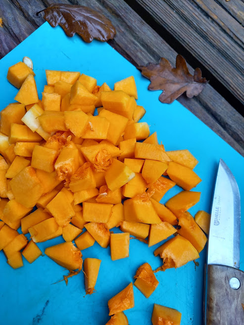 ElvyCurious's tweet photo. We have been making tonnes of #soup in groups and #communites to bring them together #outdoors for some #fire #food and #connection. We are #grateful for our donations on #crowdfunder, and to M&S, #Fruutbox, the #realjunkfoodproject plymouth and #vegware. #povertyproof #SOUPER! https://t.co/orgNuBTxLN
