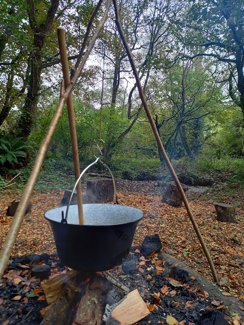 ElvyCurious's tweet photo. We have been making tonnes of #soup in groups and #communites to bring them together #outdoors for some #fire #food and #connection. We are #grateful for our donations on #crowdfunder, and to M&S, #Fruutbox, the #realjunkfoodproject plymouth and #vegware. #povertyproof #SOUPER! https://t.co/orgNuBTxLN