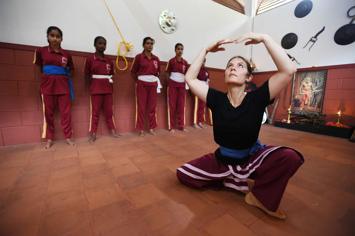 On the auspicious occasion of Vidyarambham, Natalie Nicholas, a native of Switzerland, initiated her first batch of women trainees into Kalaripayattu at Chirackal Kalari in Kottayam. #Vijayadashami #kerala
Images captured earlier by Vignesh Krishnamoorthy, Malayala Manorama https://t.co/ewNBK6HOkM