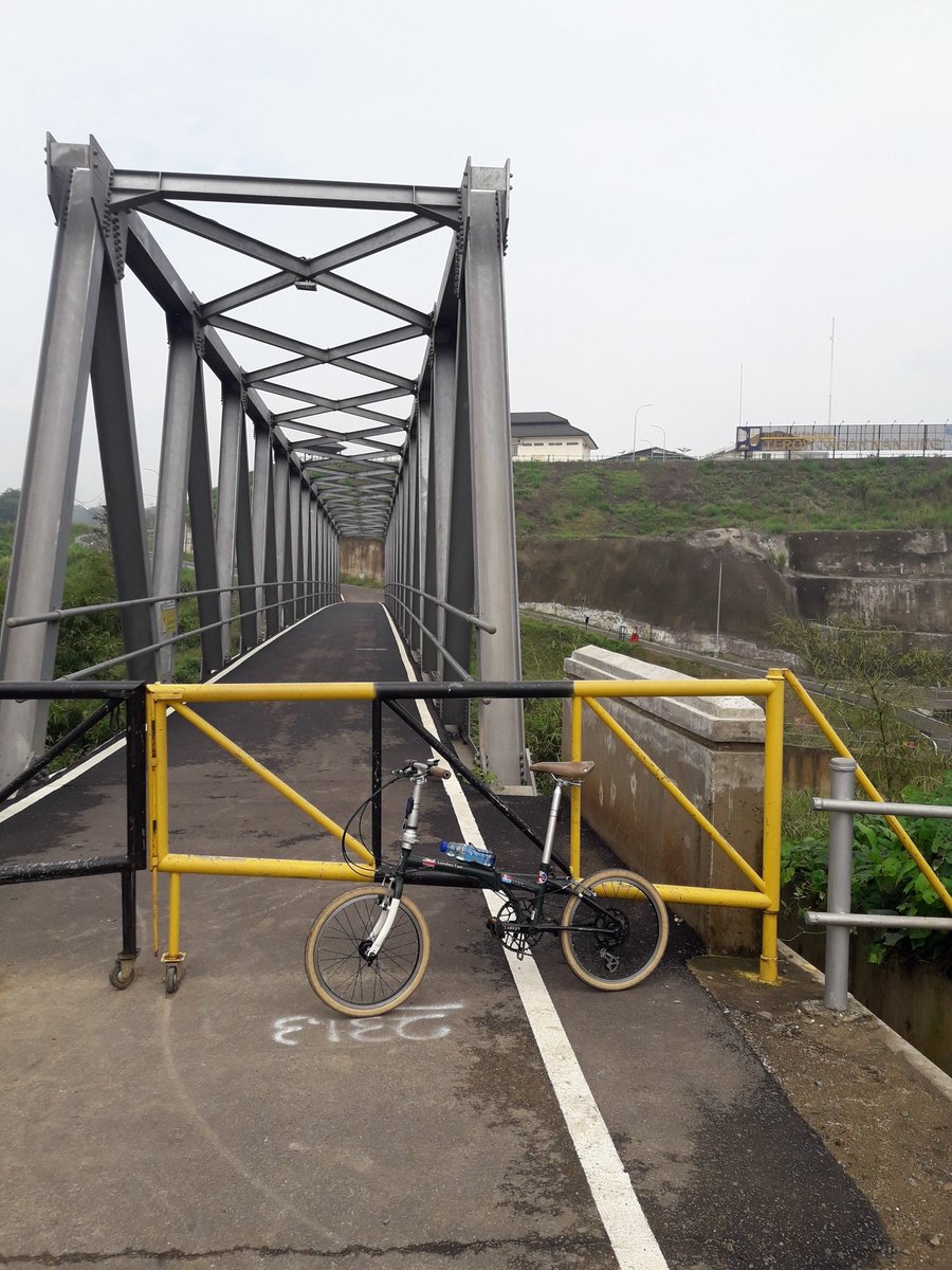dedybinthahir's tweet photo. Jembatan Curug Jompong https://t.co/qehGE8rUyK