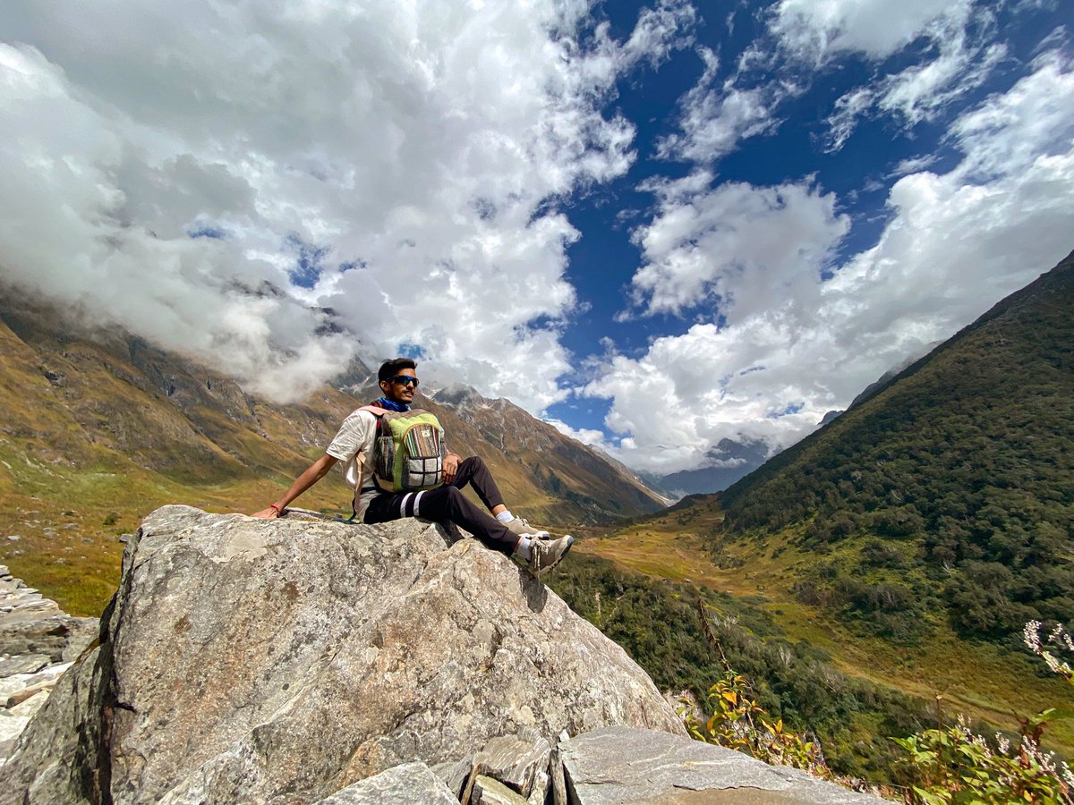 AnkitChettri96's tweet photo. There is no time to be bored in a world as beautiful as this. 😍
#valleyofflowers #mydreamplace https://t.co/i8tqbZWDfi