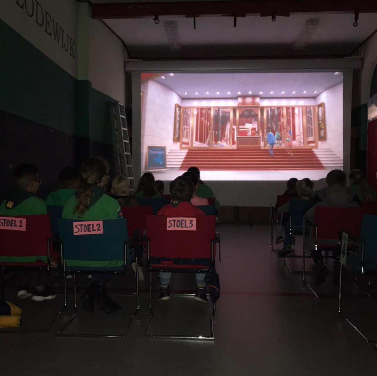 BeversFLG's tweet photo. Zaterdag hadden we een toffe bioscoop opkomst! 🎥🍿🎞
Bij de kassa kon iedereen een ticket halen, met consumptiemuntjes kon je popcorn en drinken krijgen en daarna je plekje zoeken in de zaal. We keken de film SING! 🎤 en gelukkig viel die goed in de smaak 🤩
#bevers #scouting https://t.co/OE7JVVGd4W