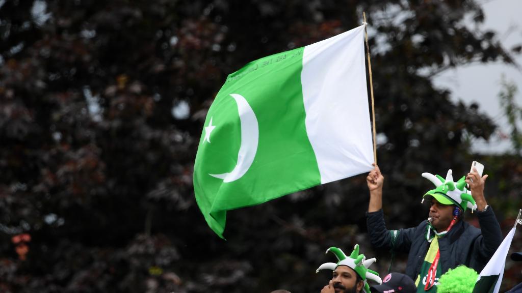 ICC's tweet photo. Nazar Mohammad
________ (wk)
Waqar Hasan
Imtiaz Ahmed
Maqsood Ahmed
AH Kardar (c)
Anwar Hussain
Fazal Mahmood
Zulfiqar Ahmed
Mahmood Hussain
Amir Elahi

👆 The men who got 🇵🇰  their first-ever Test win, #OnThisDay in 1952, v India. 

Can you name the missing player? https://t.co/qQzkE8KIIq