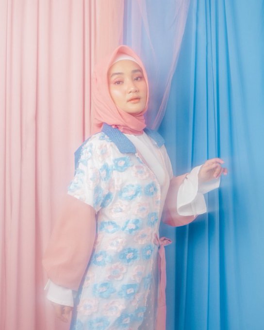SwaramudaBDG's tweet photo. #26TahunSWRadio #10harijelang41TahunSMAPGRILEMBANG #Requestday 

Np:@CarollyneDewi  #WBK &amp; @FatinSL &amp; @FametaAttar #EnggarP
cc:@jalankarmel114  #BITIVIMUSIC @sumbaga @SonyMusicID @afrecords_id 

Listen Click Here : https://t.co/UPybTWhWhR https://t.co/fJZnExzSbo