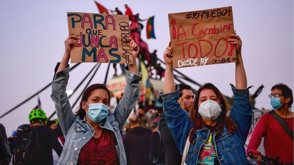 IreneMontero's tweet photo. El pueblo chileno pone fin a la Constitución de Pinochet y camina  hacia un horizonte más democrático, más feminista, más justo. Se abren las grandes alamedas... Volvéis a ser un ejemplo para todo el mundo, lleno de esperanza y fuerza. ¡Qué orgullo! ¡Que el pueblo mande! https://t.co/cQ2IkrgkWC