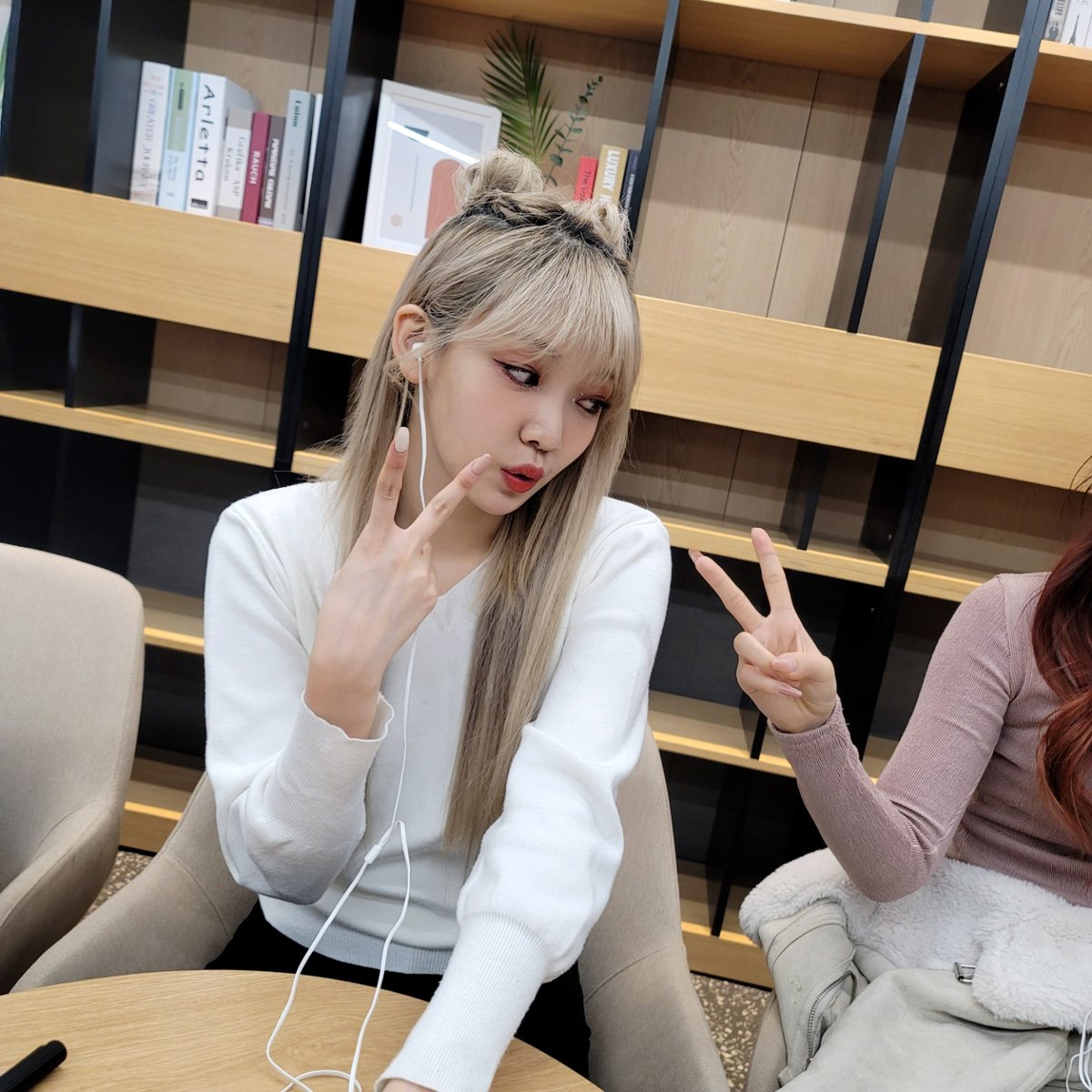 EVERGLOW_twt tweet picture