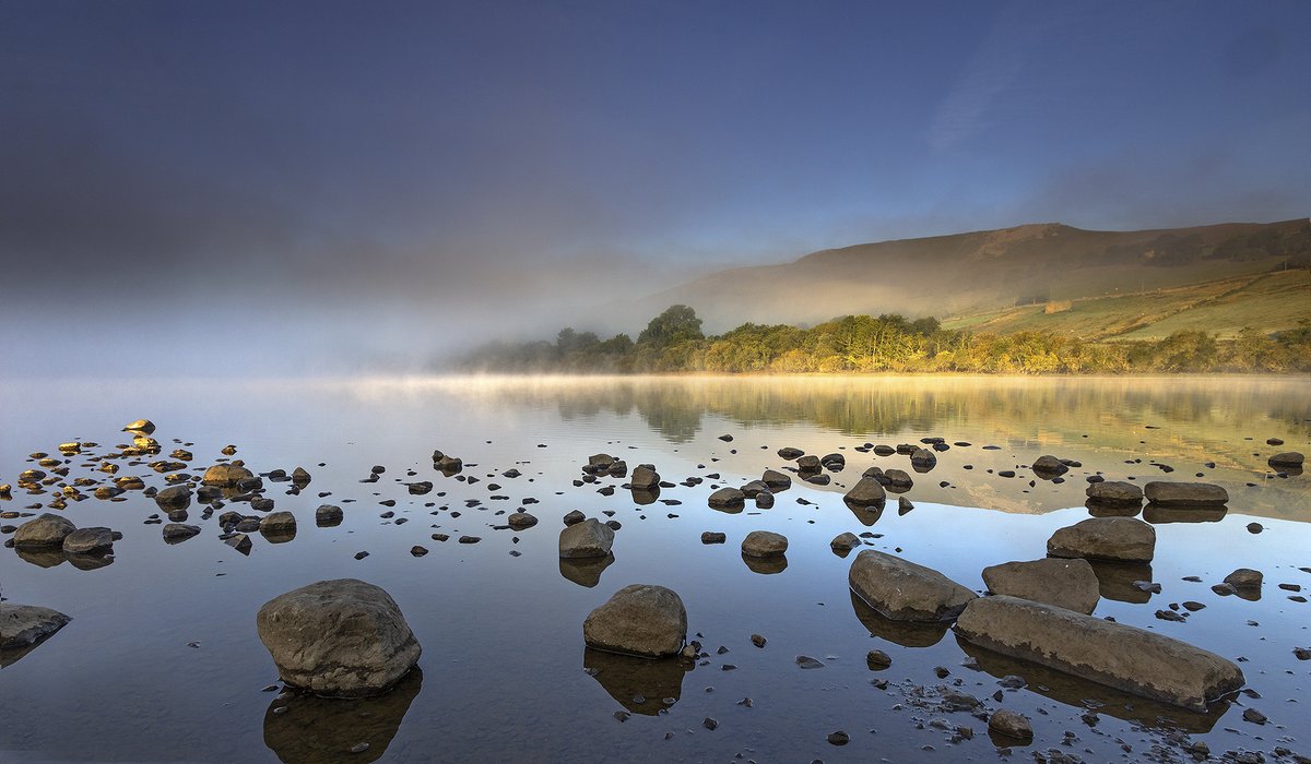 yorkshire_dales's tweet photo. Morning! Were you able to get out in the #YorkshireDales this weekend? ⬇️
We have a misty morning at #SemerWater for you today 💚 This lake is in #Raydale, a charming side valley off of #Wensleydale.
📷 Wendy McDonnell
#AutumnVibes #MondayMotivation #NationalPark #Lake https://t.co/Ejbqnm9uCZ