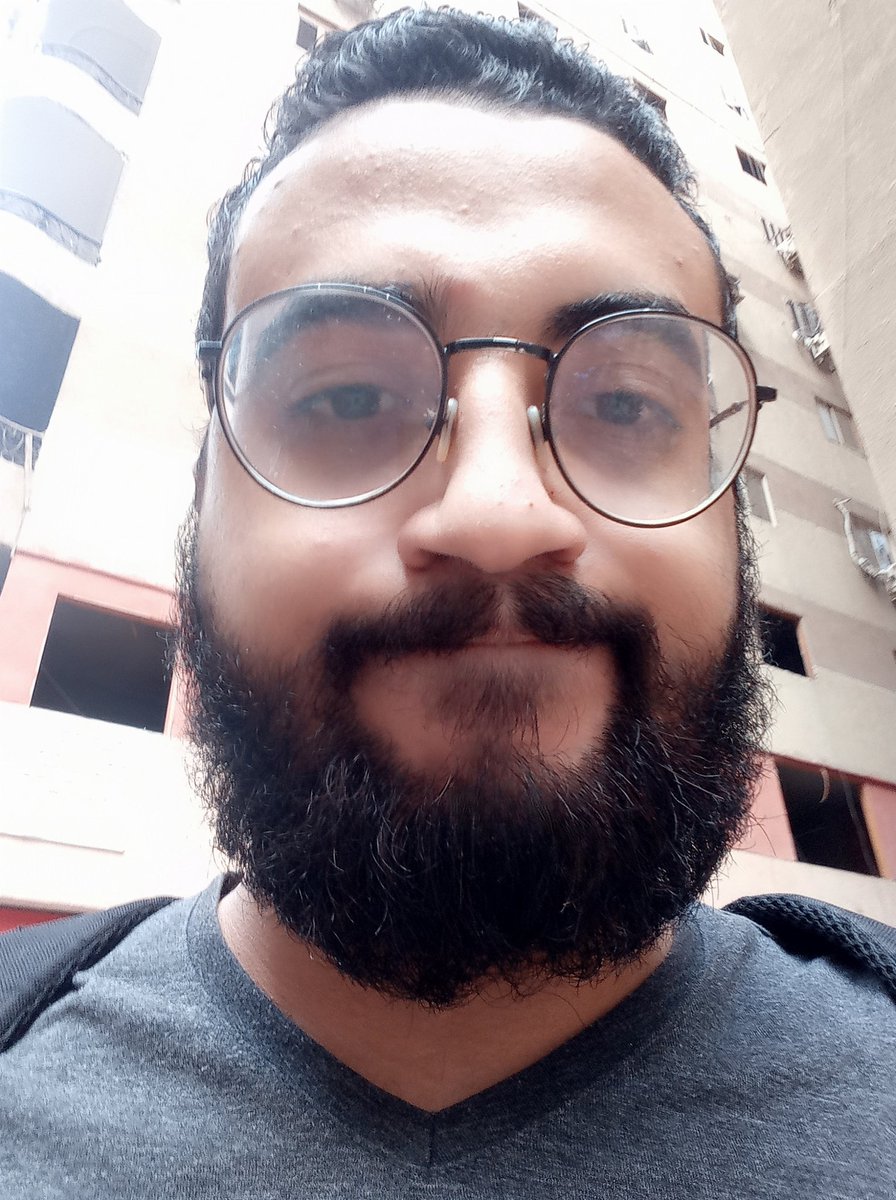 صورة لمواطن مصري يستعد ان يبدء من المشاوير فهيئات حكومية