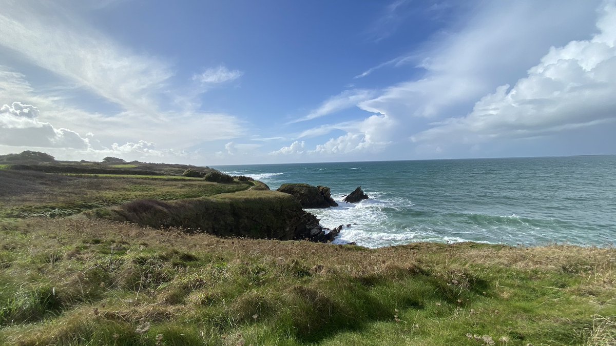 CorentinMaigne's tweet photo. Quand soleil, pluie et vent se conjuguent pour offrir les belles couleurs de la Bretagne aux promeneurs du dimanche https://t.co/vfZofnAJ9T