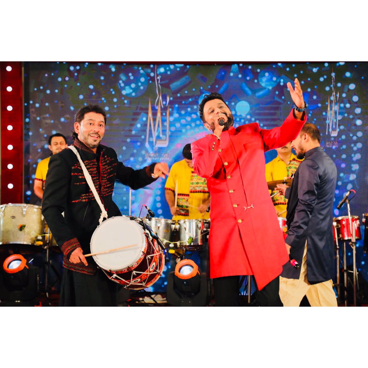 ManishJoshiLive's tweet photo. Day-9 😍
#prernaraas 2020 
Band : @hanifaslam_official 
Sound : @anandm1224 
Photo: @jinalstudio 
Wardrobe: @ajayarvindkhatri 
@jajalsanjay @jajalajay 
,
#day9 #navratri #navratri2020 #garba #mumbai #manishjoshi #mj #singer #spreadlove https://t.co/iSk86Gg0t4