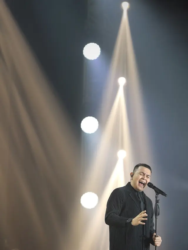 #PWBanget NEW ENTRY
.
.
.
Konser Drive In Tulus Batal Digelar karena Sakit
Duhh get well really soon yaa bangg tulusss :((((