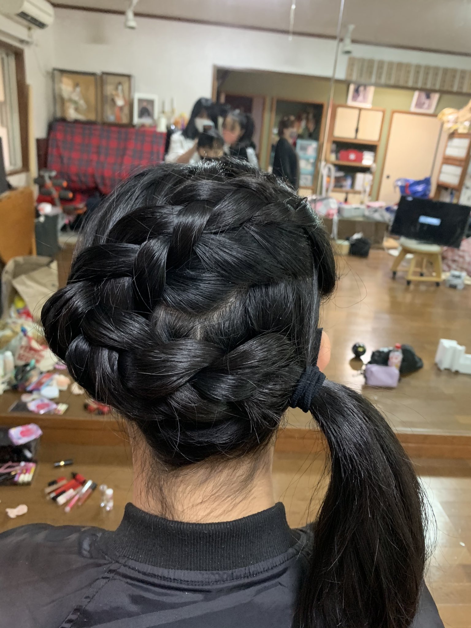 Twitter 上的 Haruna 昨日はダンスの髪型と言うことでヘアアレンジを練習してみました 色んな髪型をやったのですがボツが多くて泣きましたwwwwwwww もうすぐ本番もあるので踊りの練習も 髪型の練習もメイク練習も頑張りたいと思います T