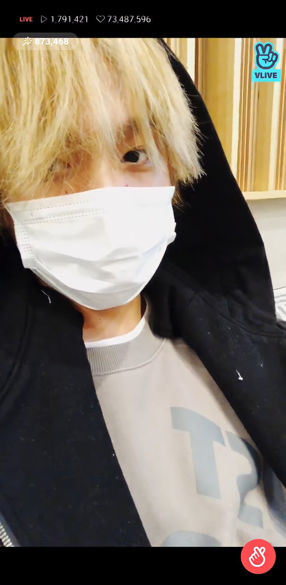 halfsunhaechan's tweet photo. #HAECHAN went on vlive just now with mark and he look so cute with blonde hair 🥺💚
#NCT2020_RESONANCE 
#NCT2020 https://t.co/VBsylUioEX