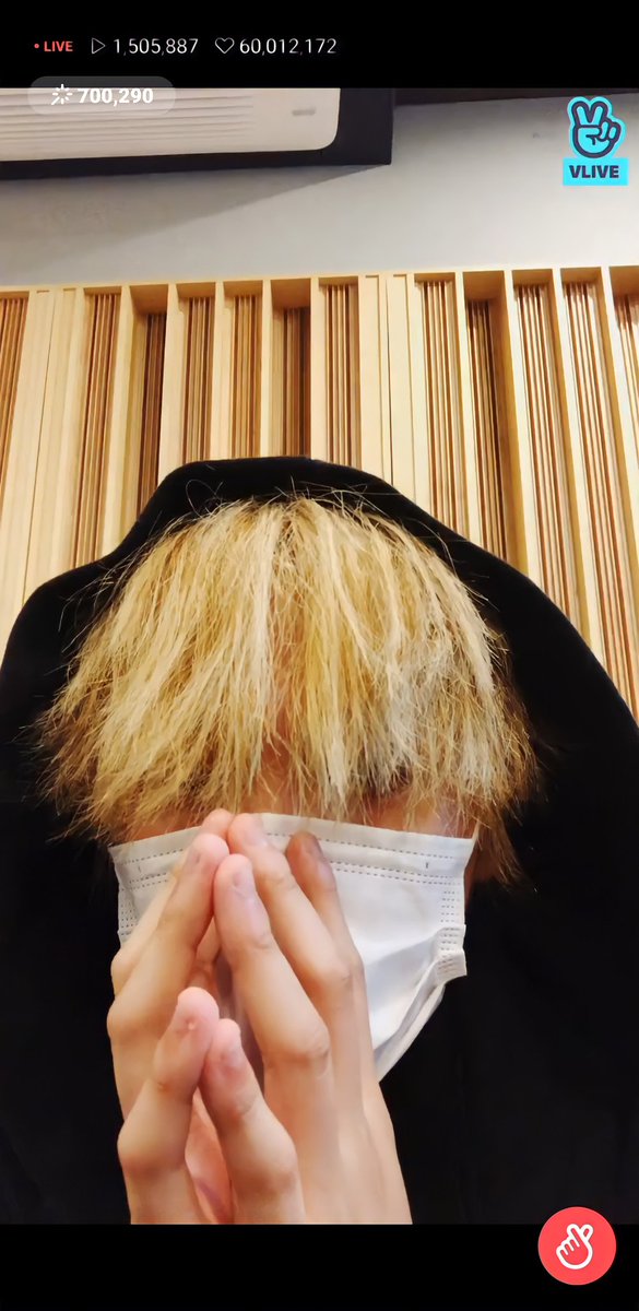 halfsunhaechan's tweet photo. #HAECHAN went on vlive just now with mark and he look so cute with blonde hair 🥺💚
#NCT2020_RESONANCE 
#NCT2020 https://t.co/VBsylUioEX