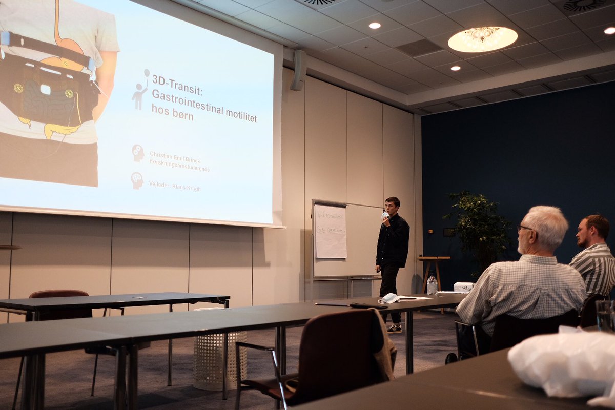 chrbrinck's tweet photo. We dressed the mic with face masks between presentations. Weird at first but a strongly necessary gimmick ✊🏽 / 📸: @mikkelkjaer3 https://t.co/lLeIBq8dAO