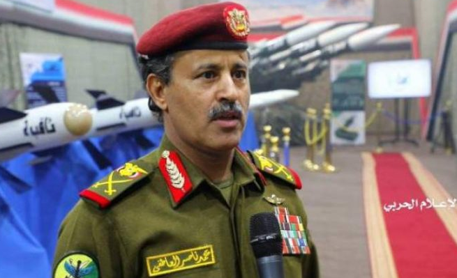 FieldYemen's tweet photo. Defense Minister Major General Muhammad Nasser Al-Atifi said: "Liberating Yemeni lands from invaders and occupiers is one of our priorities towards the liberation of Al-Aqsa, the eternal capital of Palestine."
#Yemen https://t.co/LavIQJpbEX