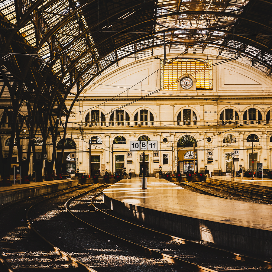 Zolty_app's tweet photo. La estación de Francia es de las más antiguas de la ciudad y conserva una arquitectura impresionante... ¿Quieres que te llevemos? 😎

🔗 https://t.co/wQGmTO0mkU

#bcn #barcelona #travel #beach #spain #street #ciudad #taxi #taxista #cab #taxibarcelona #movilidad https://t.co/injriE0HWi