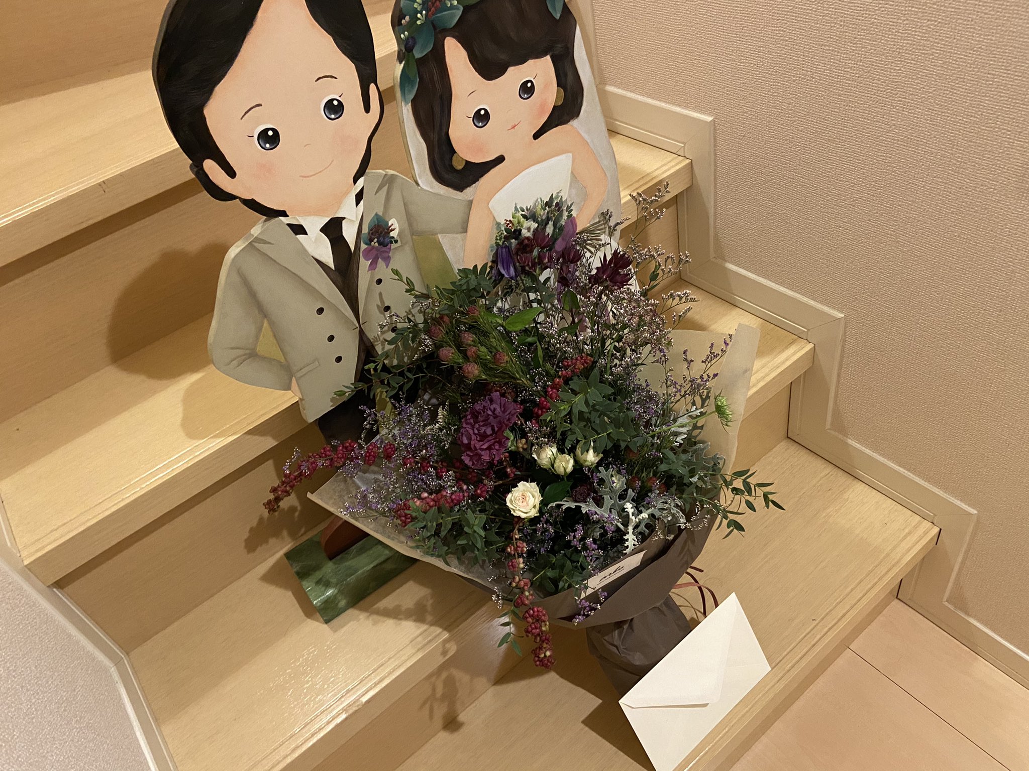 さぅ 妻へのサプライズ作戦 玄関あけたらこの子たちとご対面ですっ 結婚記念日祝うのをめんどくさがる人もいるけどサプライズを仕掛ける絶好の機会だよ もったいなくない あ 今から妻の喜ぶ顔を見るのが楽しみっ ๑ ᄇ ๑ T Co