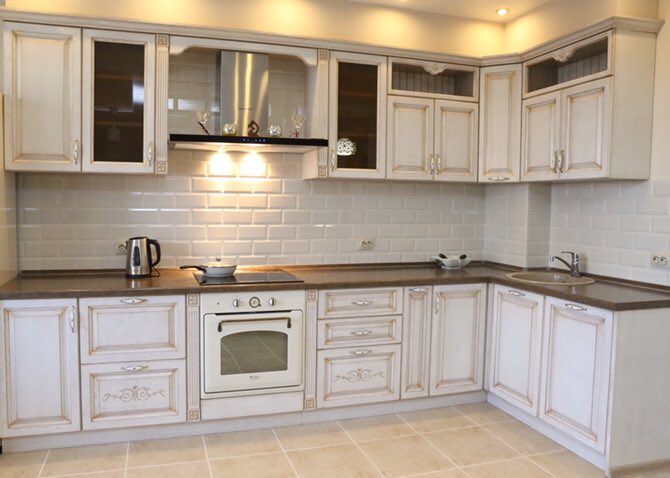 kitchen_hello's tweet image. Светлая угловая #кухнявклассическом стиле не только практична и функциональна, но и очень оригинальна. 
Смотрите, выбирайте и заказывайте у нас вашу #новуюкухню! hello-kitchen.ru