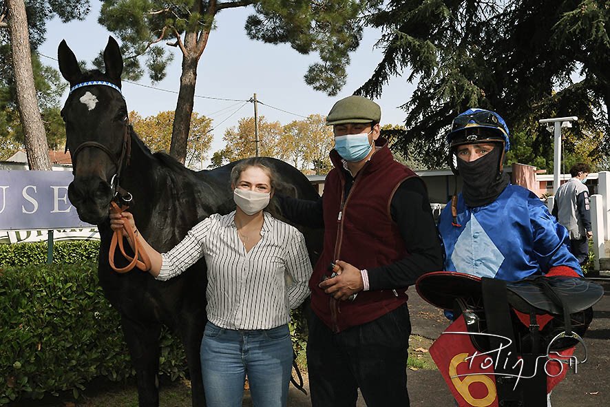 Hippodrome_Pau's tweet photo. Un nouveau we qui a porté ses fruits :
🥇👍 #teamrouget avec Sassandra
🏆👏 @ecuriebrogi avec Dream in my head 
🥇👍 pour Jean Pierre DAIREAUX avec Hyalite Pompadour
Bravo à toutes ces équipes !

Avec @BirabenJean 

#sudouest #entraineurs #domainedesers #courseshippiques https://t.co/dMzI4Wa0XB