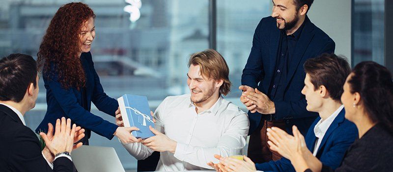 Don't make your employee praise and recognition culture boring. Here are 20 ways you can reward your staff for a job well done. 🎁😊

👉 buff.ly/31Dnd1C