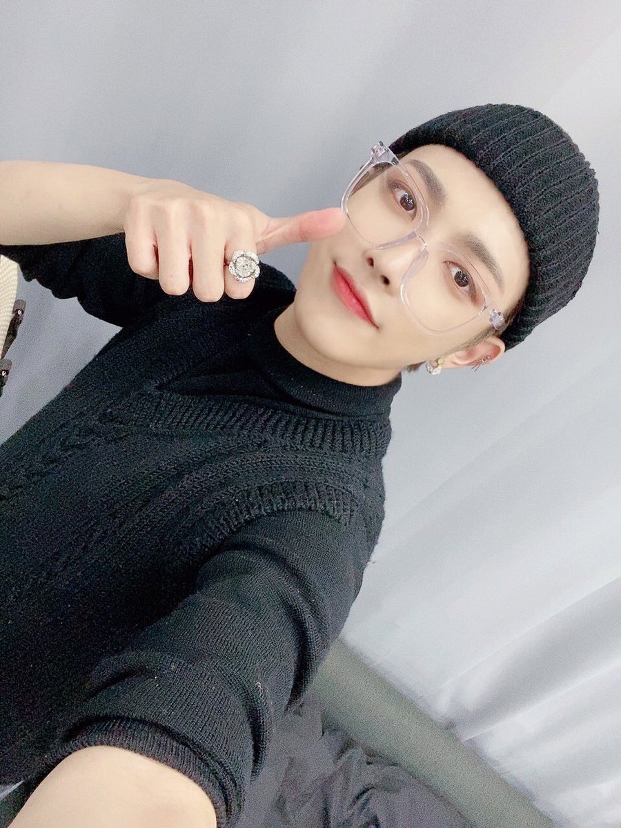 HongjoongF's tweet photo. TWITTER | 26.10.20 | #HONGJOONG
↬ @ATEEZofficial

"Lundi 💪🏼💪🏼💪🏼
#ATEEZ #에이티즈 "

Trad : HongjoongF

#Boubou https://t.co/ImrMqUkZI7
