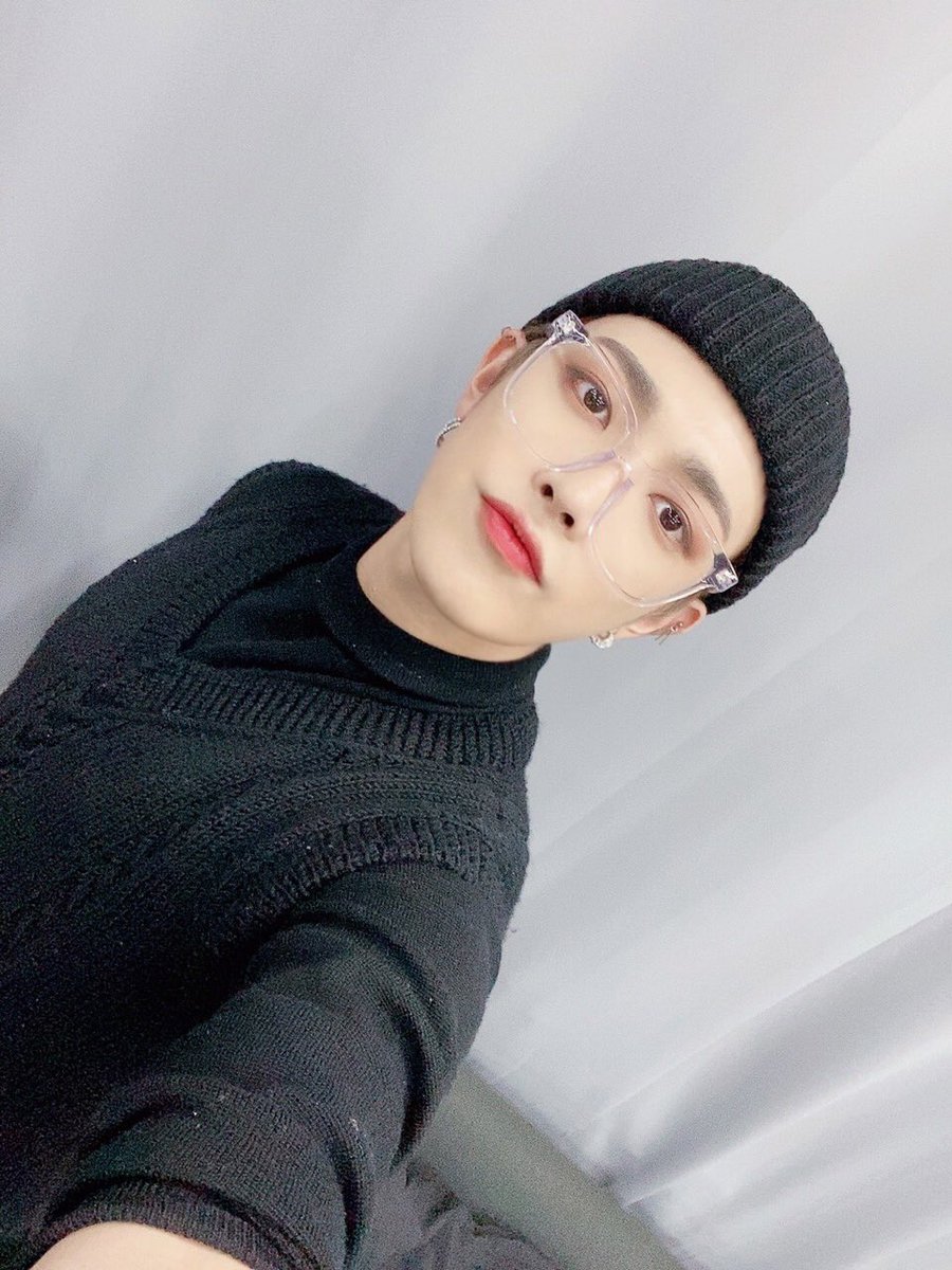 HongjoongF's tweet photo. TWITTER | 26.10.20 | #HONGJOONG
↬ @ATEEZofficial

"Lundi 💪🏼💪🏼💪🏼
#ATEEZ #에이티즈 "

Trad : HongjoongF

#Boubou https://t.co/ImrMqUkZI7