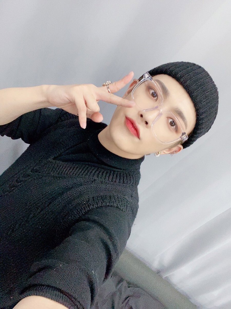 HongjoongF's tweet photo. TWITTER | 26.10.20 | #HONGJOONG
↬ @ATEEZofficial

"Lundi 💪🏼💪🏼💪🏼
#ATEEZ #에이티즈 "

Trad : HongjoongF

#Boubou https://t.co/ImrMqUkZI7