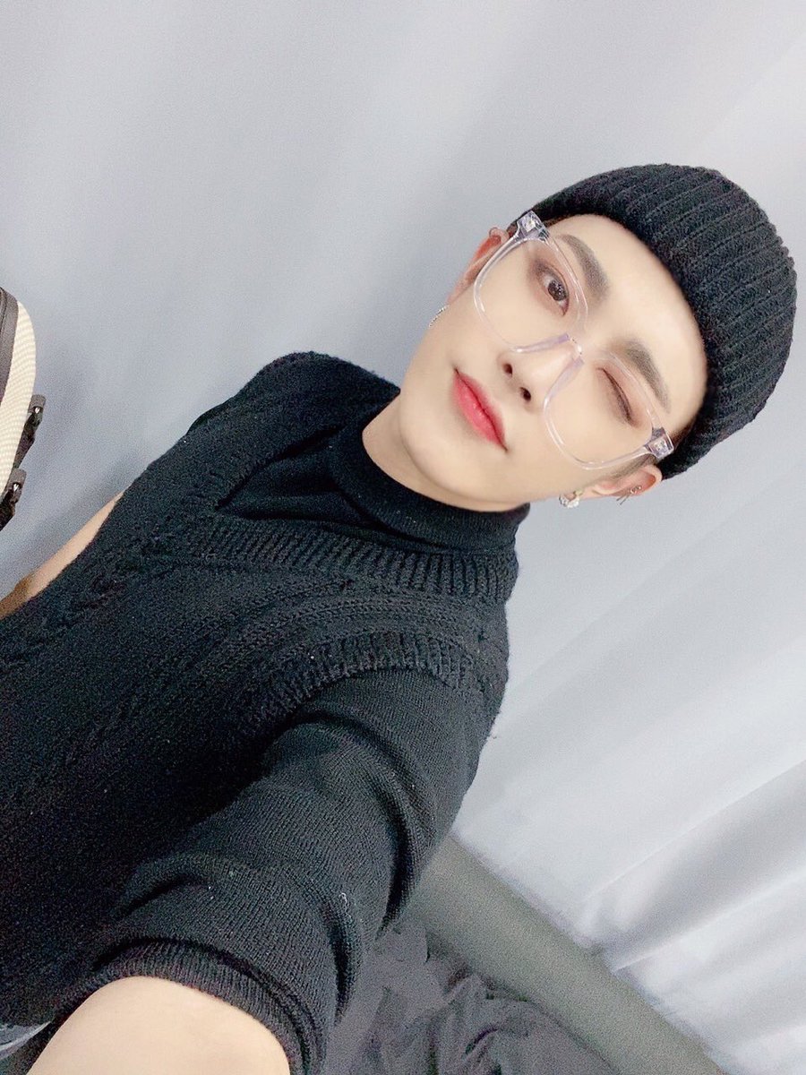 HongjoongF's tweet photo. TWITTER | 26.10.20 | #HONGJOONG
↬ @ATEEZofficial

"Lundi 💪🏼💪🏼💪🏼
#ATEEZ #에이티즈 "

Trad : HongjoongF

#Boubou https://t.co/ImrMqUkZI7