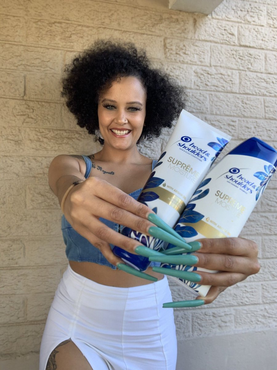 HaileyB_21's tweet photo. Hair care is self care, New headandshoulders supreme range now available. @HeadandShoulder   #supremehaircare #HeadAndShouldersSupreme #sponsored https://t.co/pxnleZgUvU