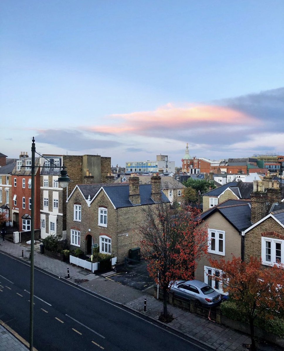 MyWimbledonApp's tweet photo. Beautiful autumn view over Wimbledon looking towards @NewWimbTheatre, thanks for sharing Emilia Sterner! 🍁

📸: https://t.co/H4TnvvyfN3

#Wimbledon #LoveLocal https://t.co/tlkAgts6zk