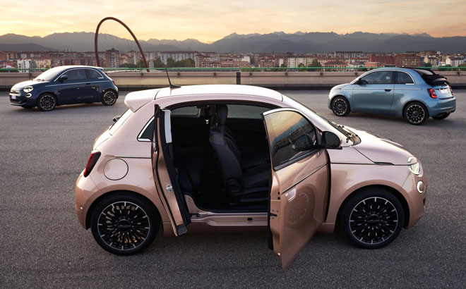 VidaPremium_web's tweet photo. El Fiat 500 3+1 se apunta a la moda de la tercera puerta tipo 'cochera' que abre en sentido inverso a la marcha, una solución práctica que facilita el acceso a las plazas traseras https://t.co/Tpzo1kWtzz @Fiat_es @Rosacaniego #fiat500 #Movilidad https://t.co/NGqhfWMVhh