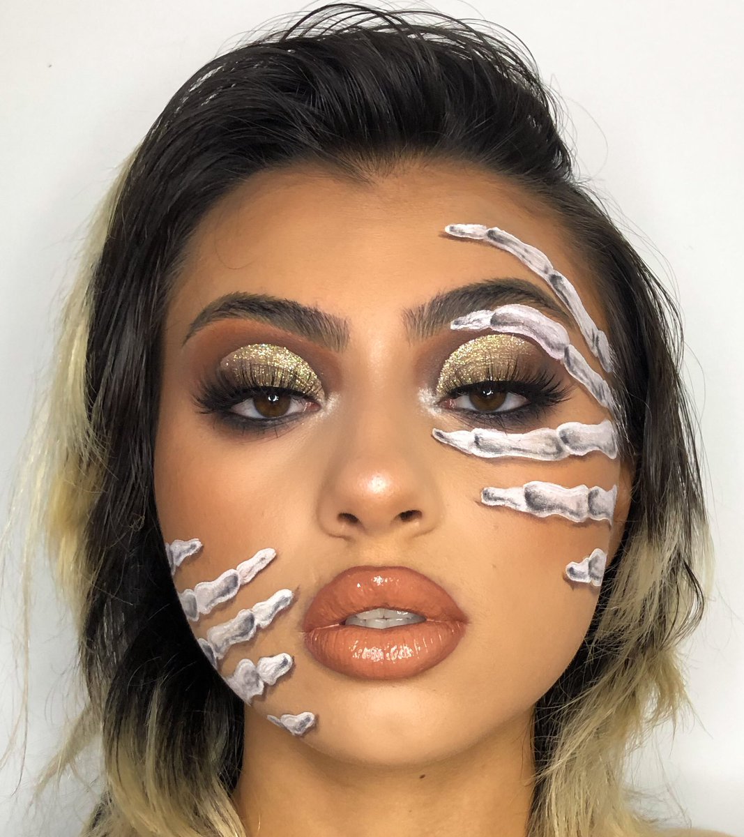 heysofimakeup's tweet photo. 31 days of Halloween is going amazing so far 🎃🖤 SHOW ME SOME OF YOU FAV HALLOWEEN LOOKS YOU HAVE CREATED OR THAT SOMEONE ELSE DID !!✨✨ https://t.co/9aeLDKuTRL
