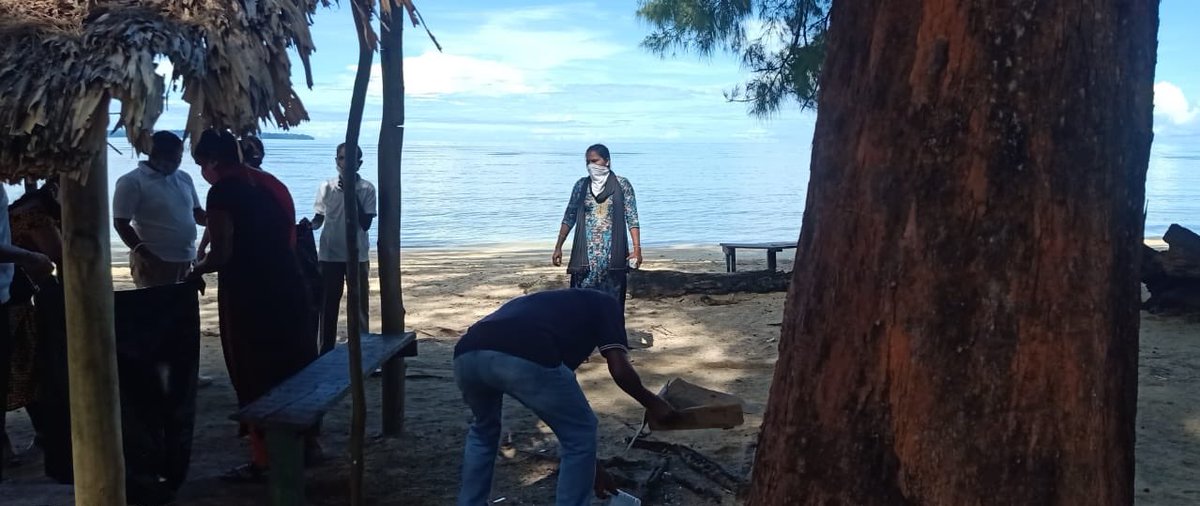 SP_SouthAndaman's tweet photo. Cleanliness drive to realise #SwachhBharatMission by PS Humfrigunj at Wandoor Beach. 

#andamanandnicobarislands 

@Dependra_Pathak
@AndamanPolice https://t.co/3qGFoL37ml