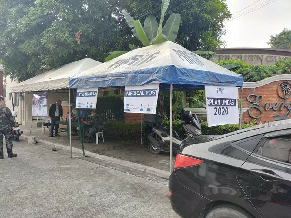 VicoSotto's tweet photo. [Task Force Undas]

Kung maaari ay umiwas na muna tayo sa matataong lugar katulad ng sementeryo. Kung di maiiwasan dahil sa relihiyon/tradisyon, sumunod sa #BarangayCoding at iba pang guidelines.

Umaasa po ang pamahalaan sa inyong kooperasyon para sa kaligtasan nating lahat. https://t.co/iEzlwIOI7a