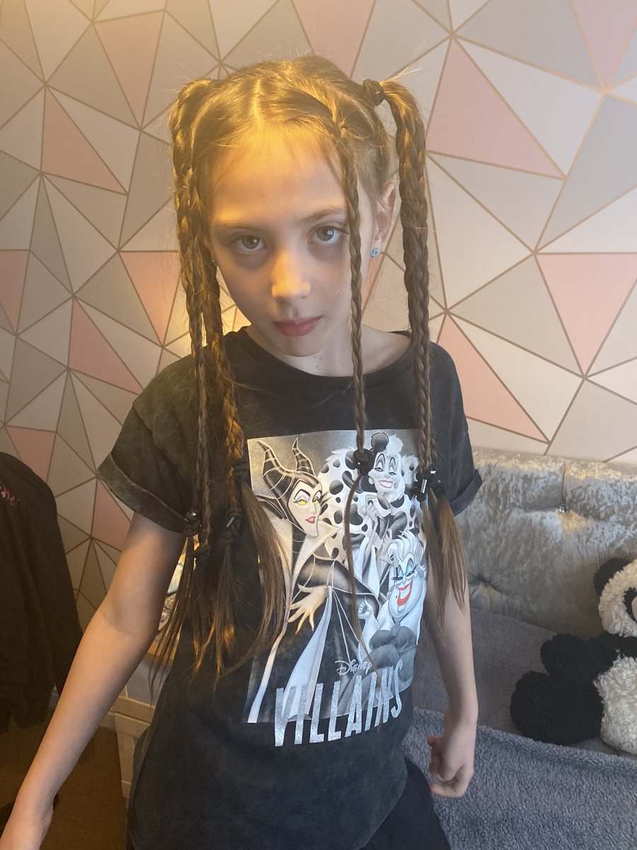 tinka1979's tweet photo. So what's happening here Today mum i want to look like Jade from little mix ❤️🙌@LMTheSearch @LMTheSearch #LittleMixTheSearch #SweetMelody #disneyvillans#Tusainsburys#zara https://t.co/F9xZaWqLob