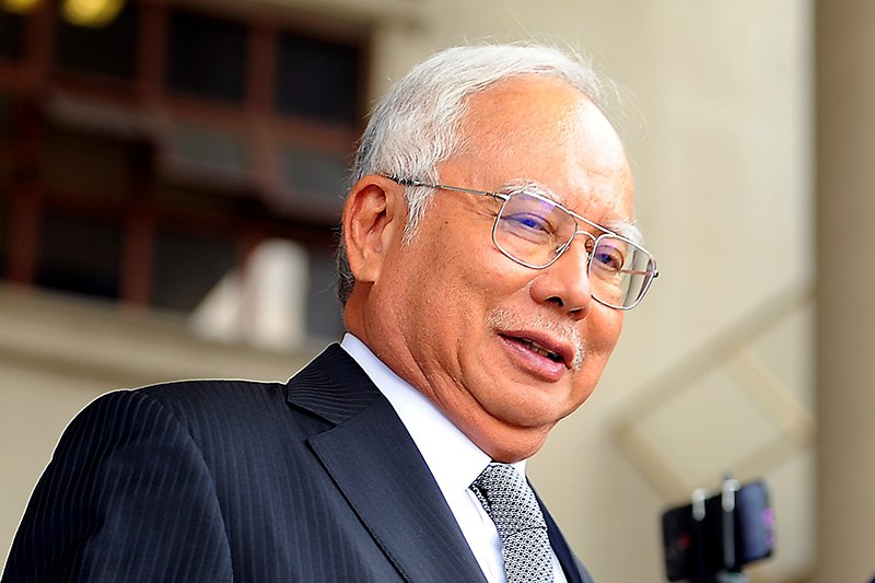 BermanaSabah's tweet photo. Najib Razak menggesa semua parti politik membenarkan Warisan memenangi kerusi Parlimen Batu Sapi tanpa bertanding bagi mengelakkan satu lagi gelombang Covid-19 berpunca daripada kempen pilihan raya kecil.

"Menangkanlah mereka, nanti rakyat panggil kita PALOI!" ujarnya berseloroh https://t.co/9CPHKadoAQ