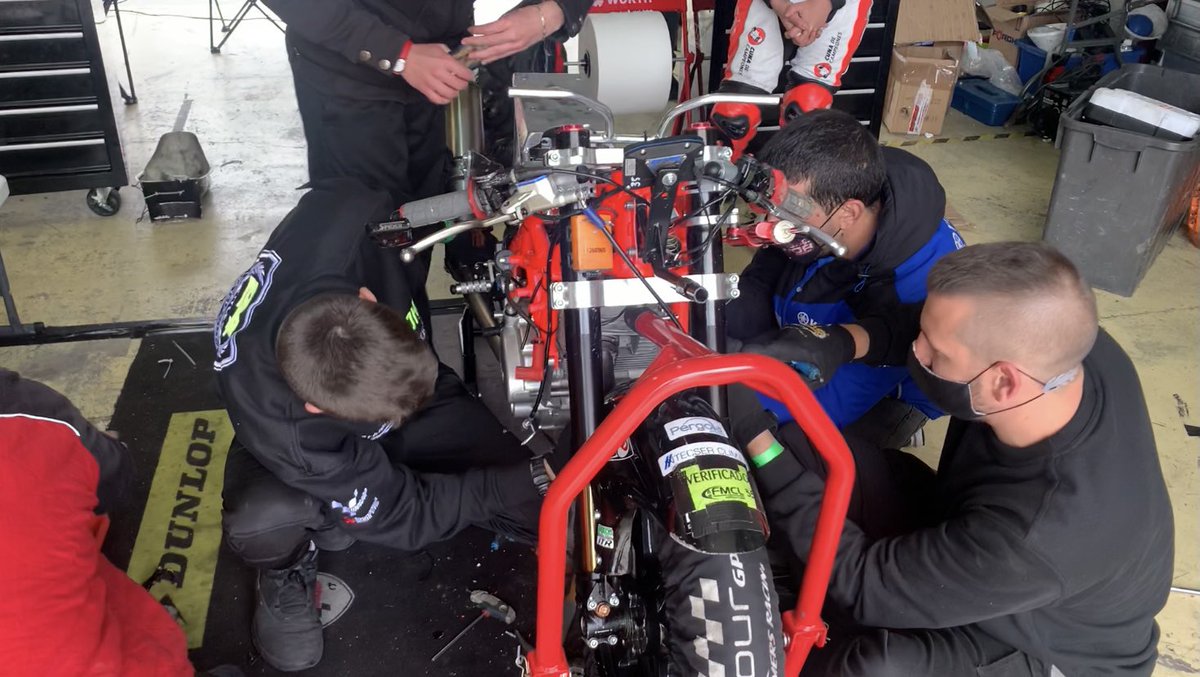 Marcoscm90's tweet photo. Sabor agridulce, pero aprendiendo y trabajando! ✅💥✊
#Mechanic
#Moto5
#Pretemporada2020 https://t.co/jflRSTOYOL