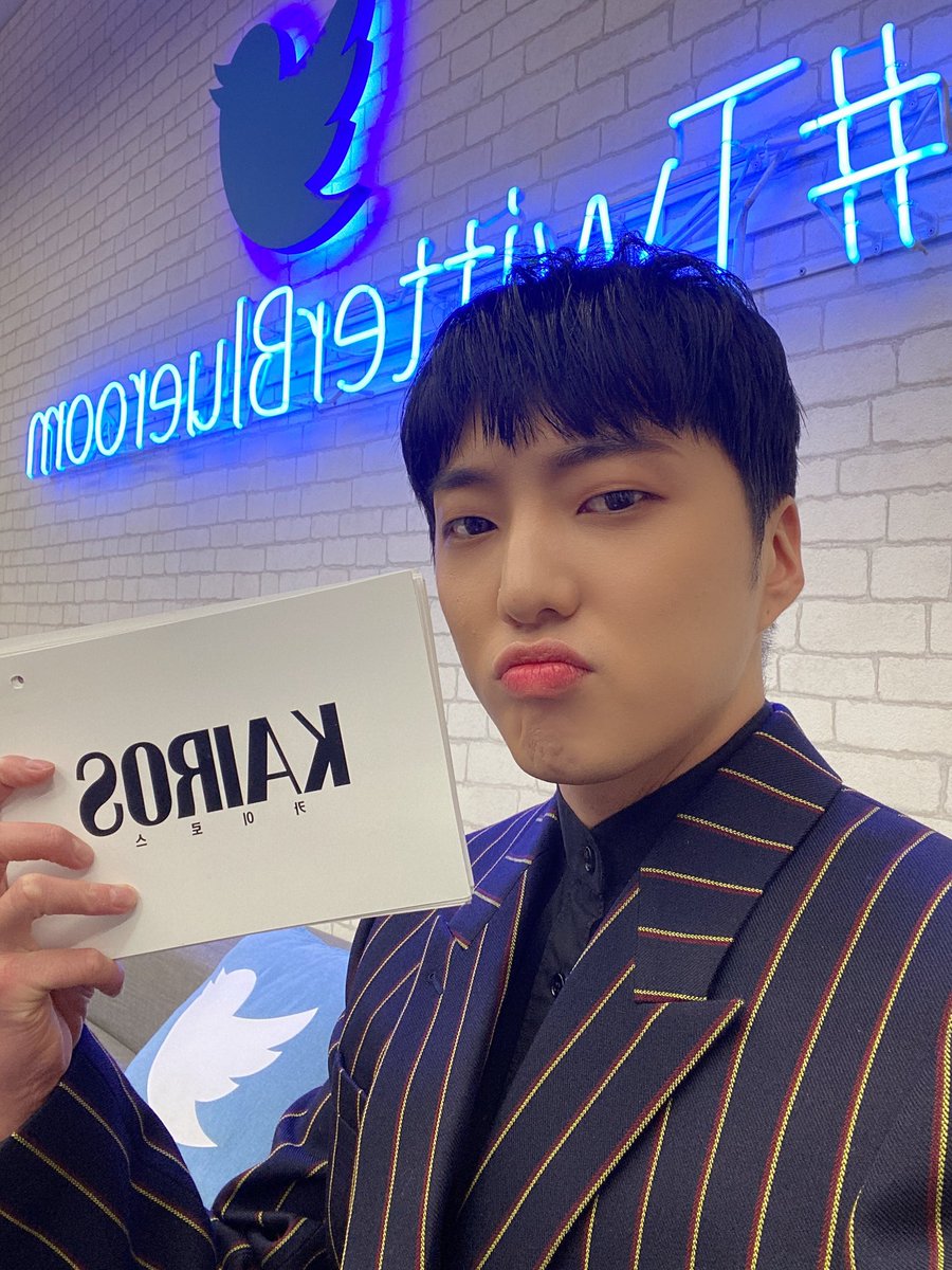 official_yoon_'s tweet photo. #TwitterBlueroom live!! #카이로스 #KAIROS https://t.co/m4hEJUm5Cm